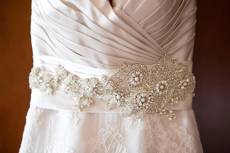 Unbeatable Prices!Allure Bridals 9004