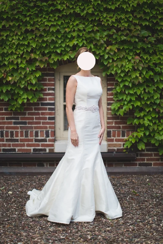 Save Like Never Before!Allure Bridals 9106