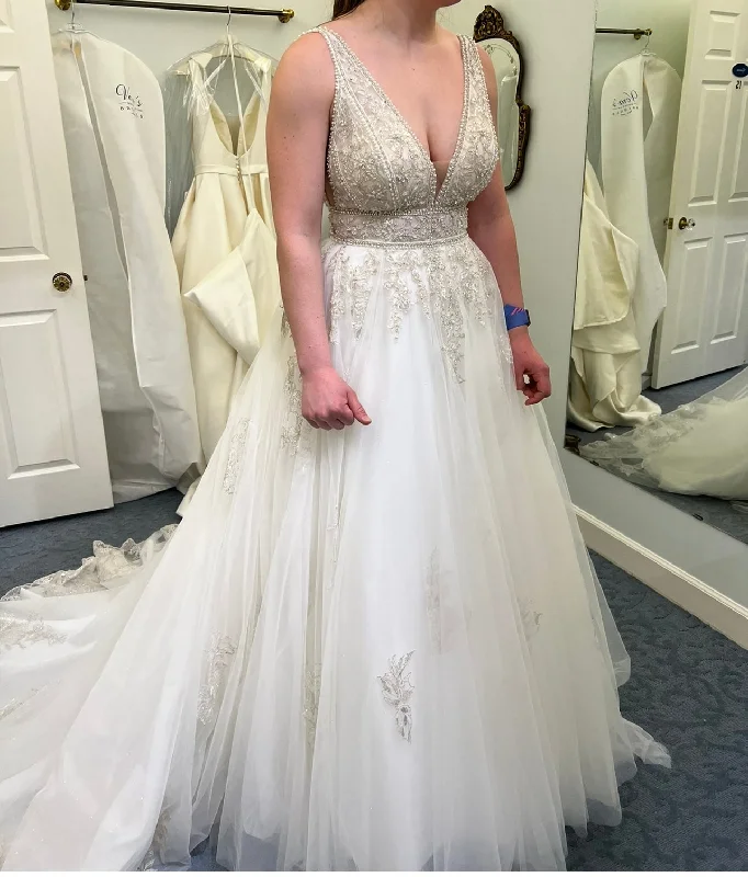 Lowest Prices Guaranteed!Allure Bridals C604