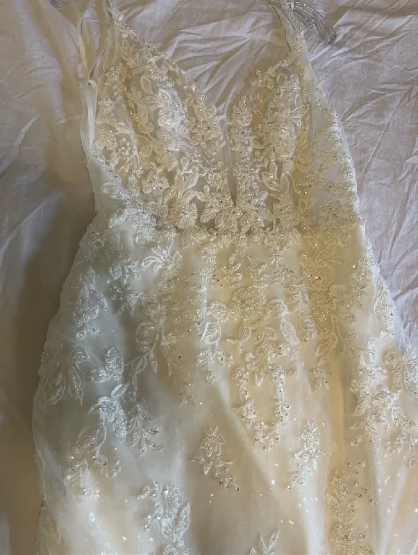 More Discounts, More Joy!Allure Bridals Sleeveless Lace Fit and Flare Wedding Dress
